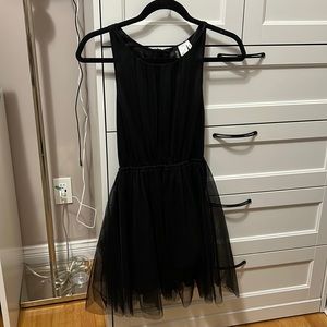 BLACK TULLE SCOOP DRESS
